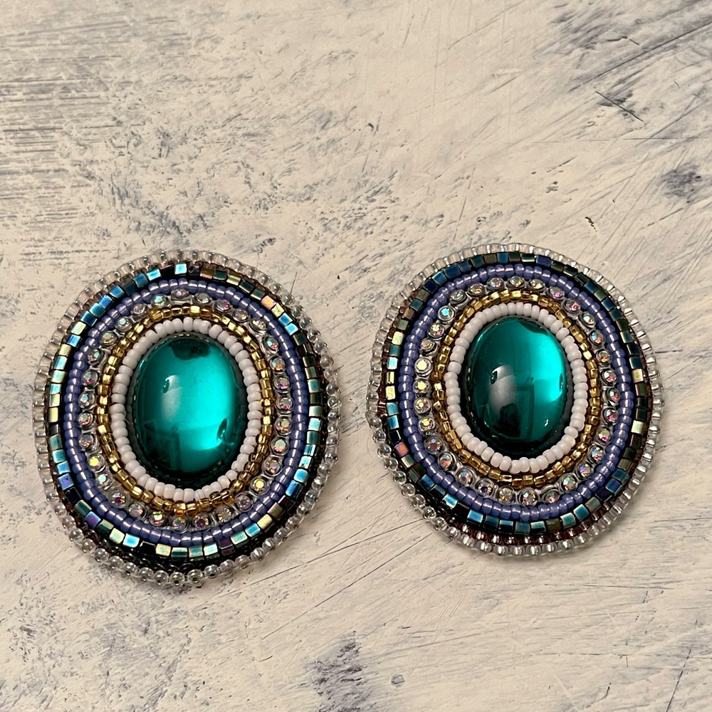 Beaded earrings with fingernail posts
